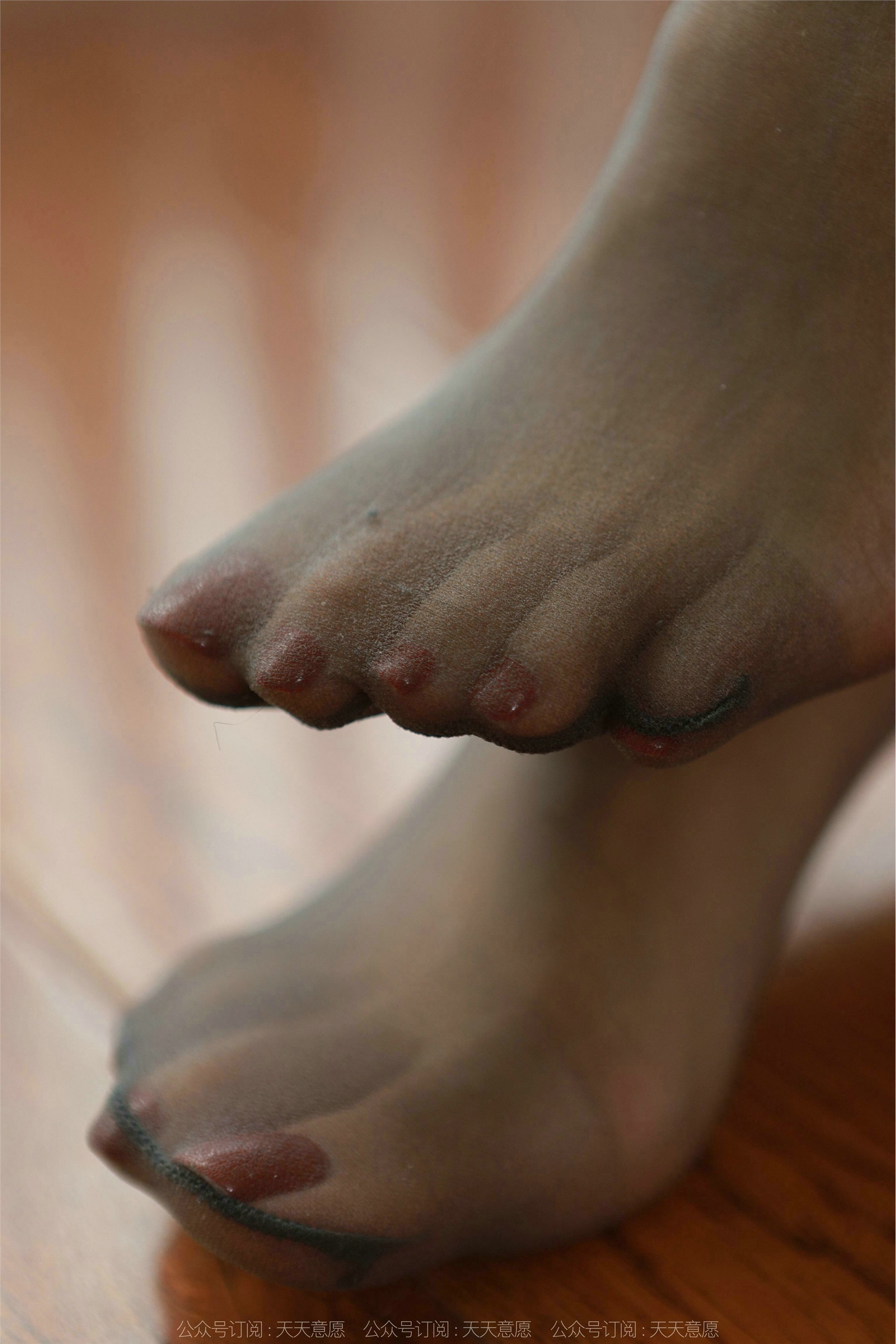 IESS异思趣向  2022.01.24 丝享家992：美子《办公桌下的红色》